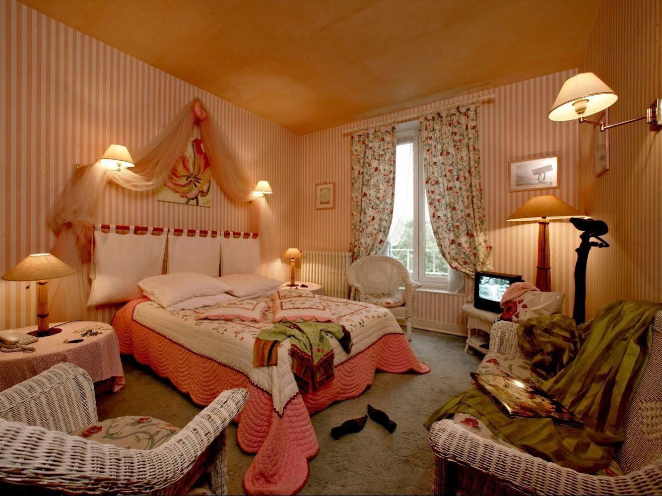 Logis Hotel Hostellerie Saint-Jacques Bagian luar foto
